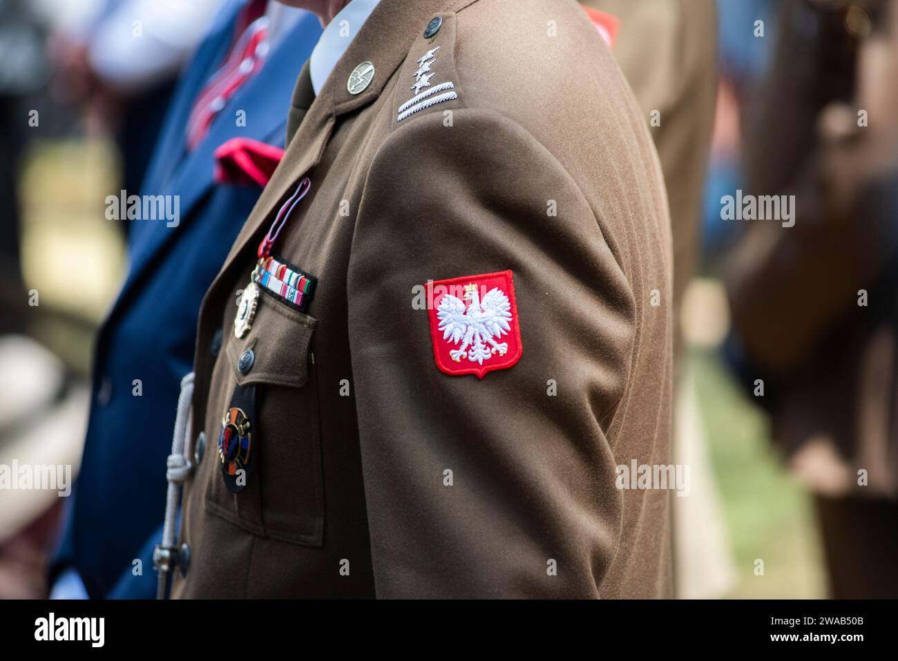 Emblème polonais sur l'uniforme militaire officiel d'un soldat polonais. Banque D'Images