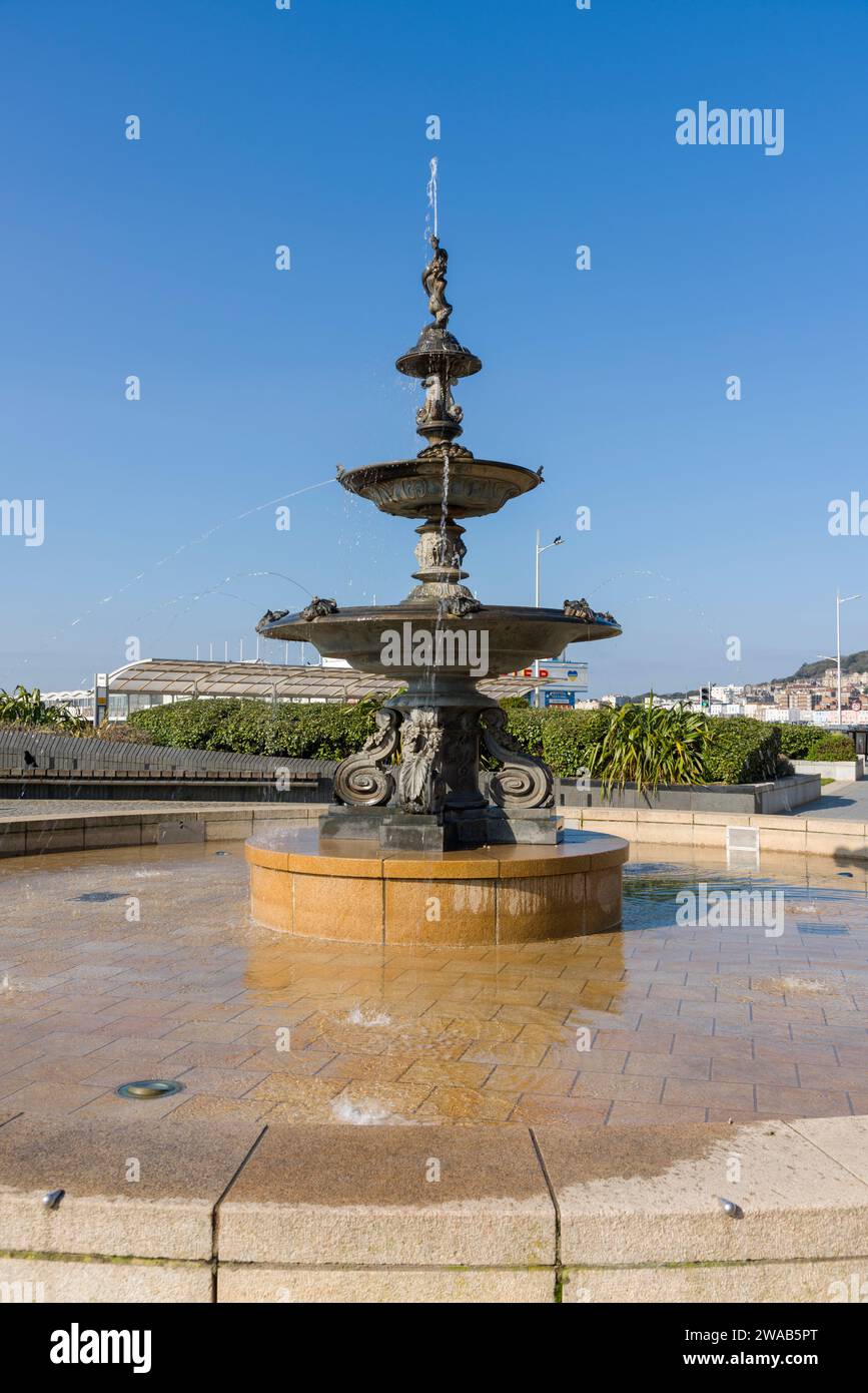 La fontaine de Coalbrookdale à Princess Royal Square sur le front de mer à Weston-super-Mare, North Somerset, Angleterre. Banque D'Images