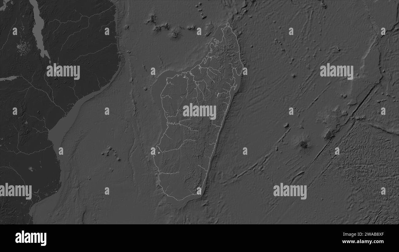 Madagascar mis en évidence sur une carte d'altitude à deux niveaux avec des lacs et des rivières Banque D'Images