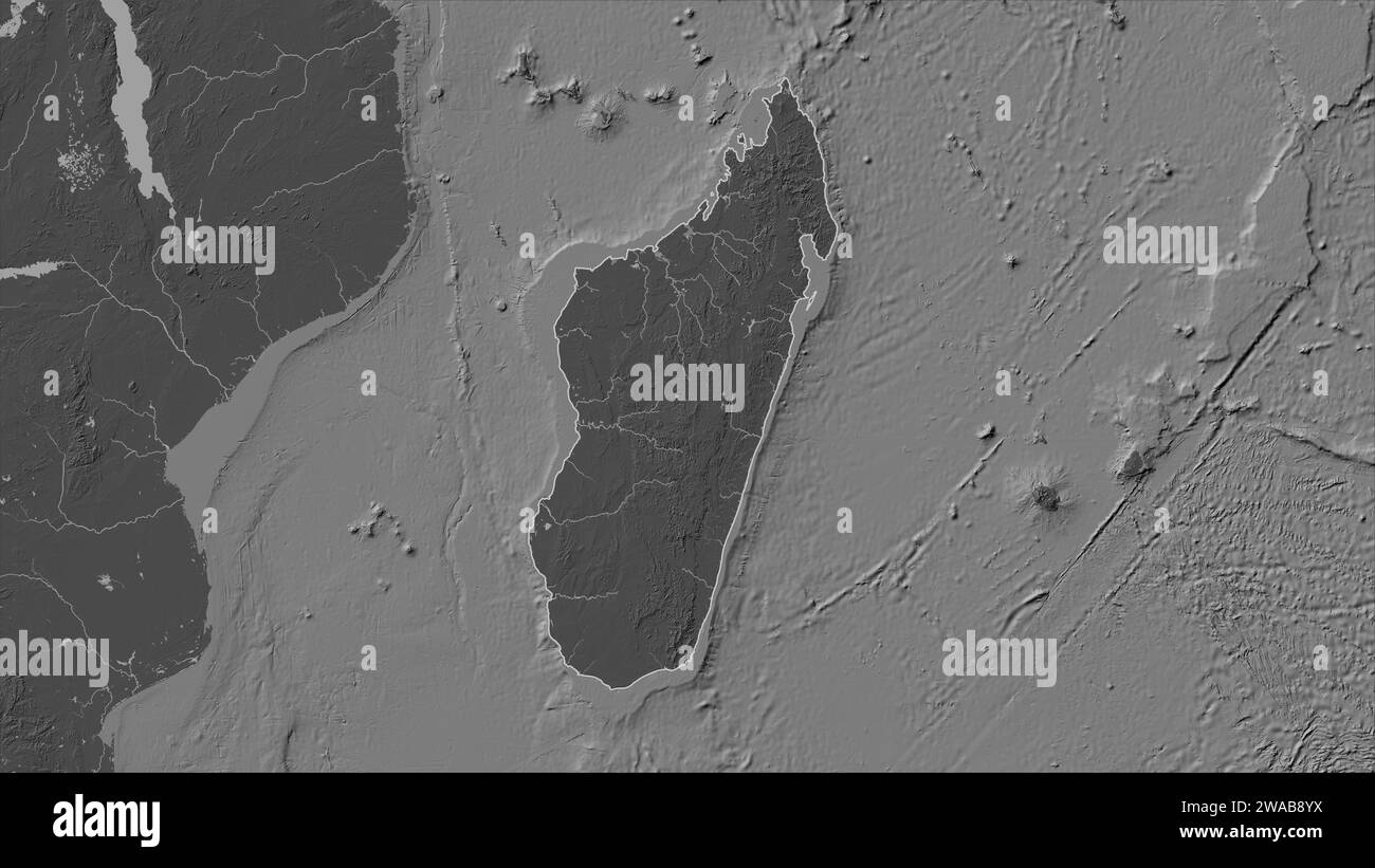 Madagascar décrit sur une carte d'altitude à deux niveaux avec des lacs et des rivières Banque D'Images