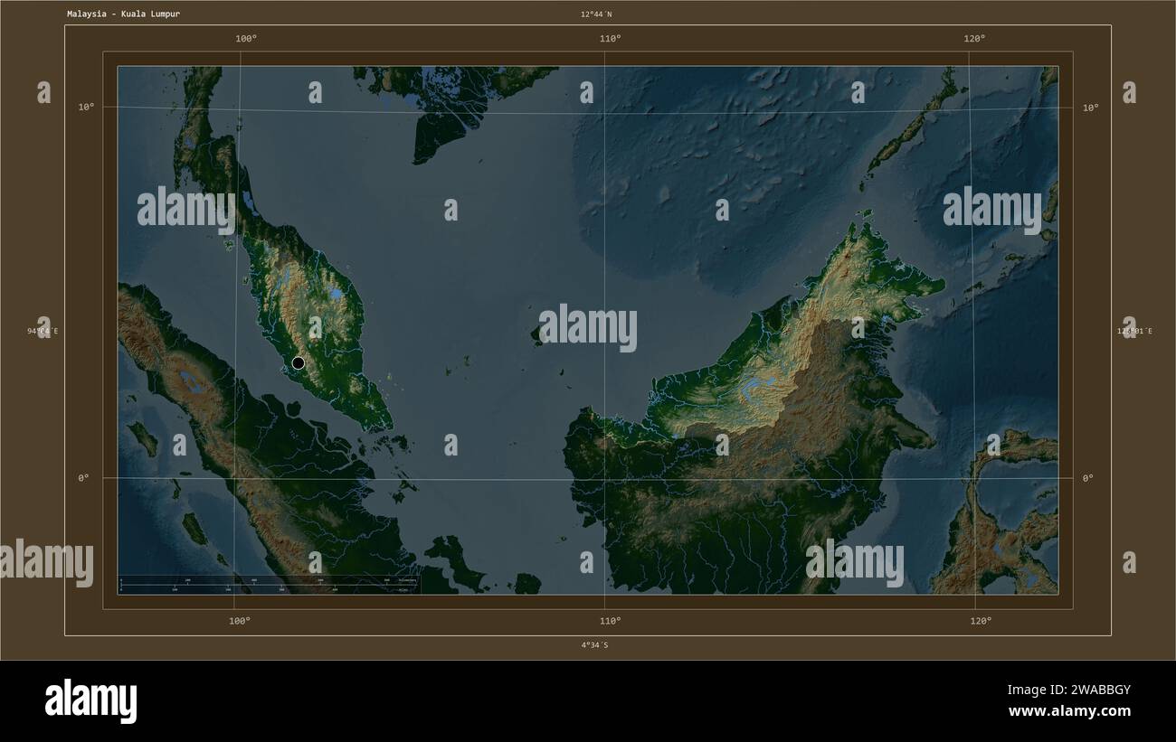 Malaisie mis en évidence sur une carte d'altitude en couleur avec des lacs et des rivières carte avec le point de la capitale du pays, grille cartographique, échelle de distance et carte Banque D'Images