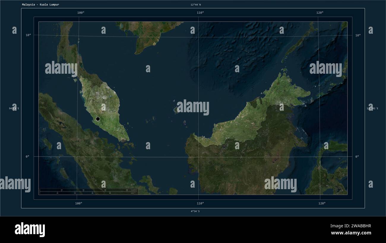 La Malaisie a mis en évidence sur une carte satellite à haute résolution avec le point de la capitale du pays, la grille cartographique, l'échelle de distance et la carte des coordonnées de la frontière Banque D'Images