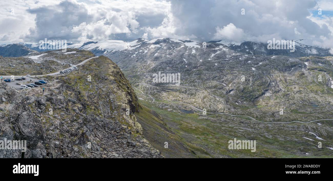 Vue de près du point de vue Dalsnibba sur la route de retour à Geiranger, Norvège. Banque D'Images