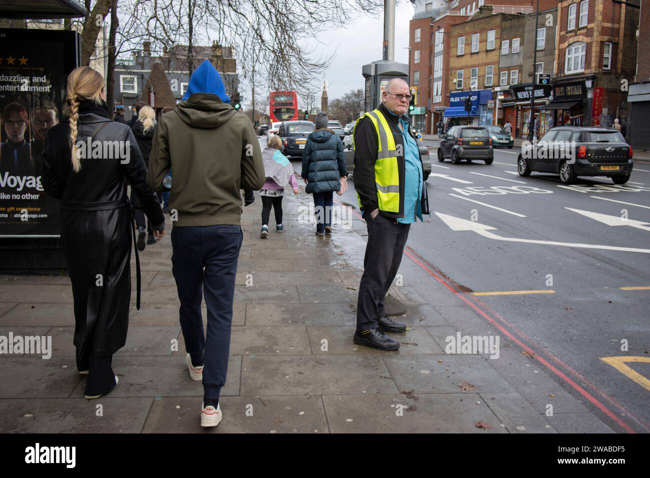 Seven Sisters, High Road, par une soirée hivernage animée de la Saint