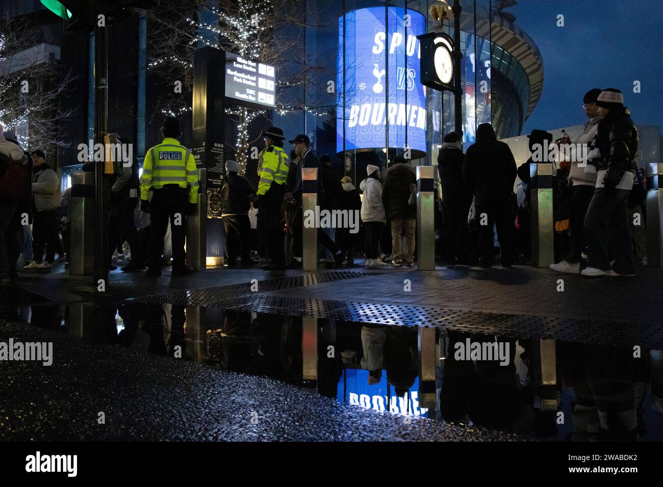 Seven Sisters, High Road, par une soirée hivernage animée de la Saint