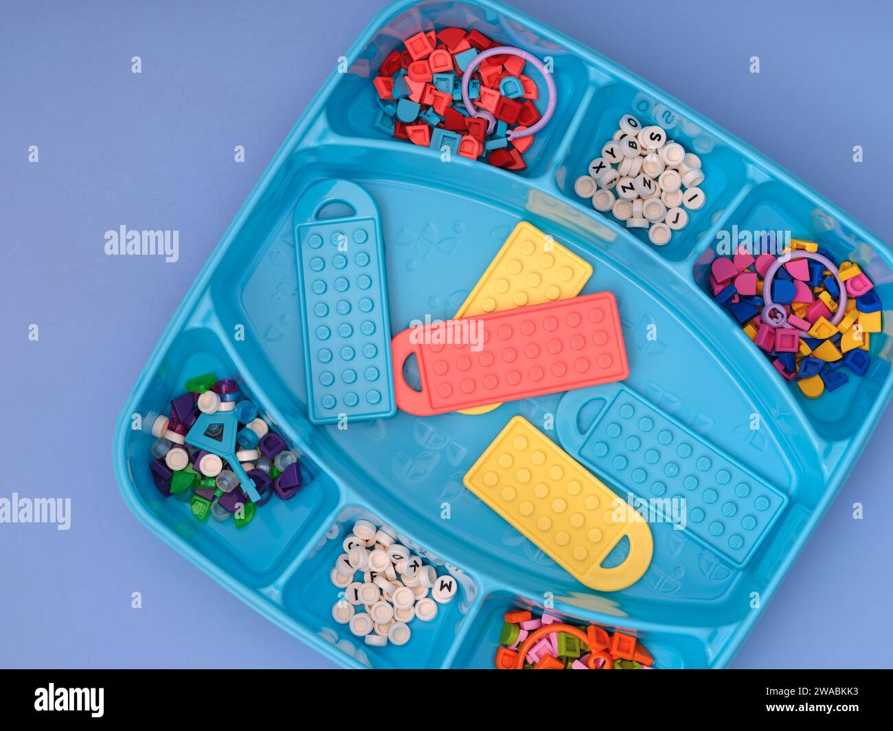 Tambov, Fédération de Russie - 27 décembre 2023 A Lego Bag Tags Mega Pack - Messaging Set. LEGO Dots. Gros plan. Banque D'Images Tambov, Fédération de Russie - 27 décembre 2023 A Lego Bag Tags Mega Pack - Messaging Set. LEGO Dots. Gros plan. Banque D'Images