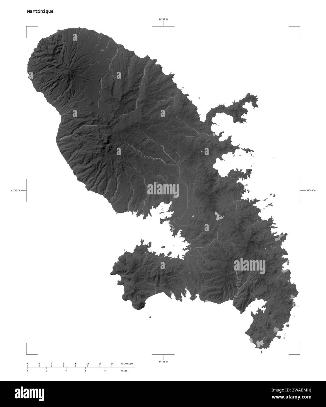 Forme d'une carte d'altitude en niveaux de gris avec les lacs et rivières de la Martinique, avec échelle de distance et coordonnées de la frontière de la carte, isolé sur blanc Banque D'Images