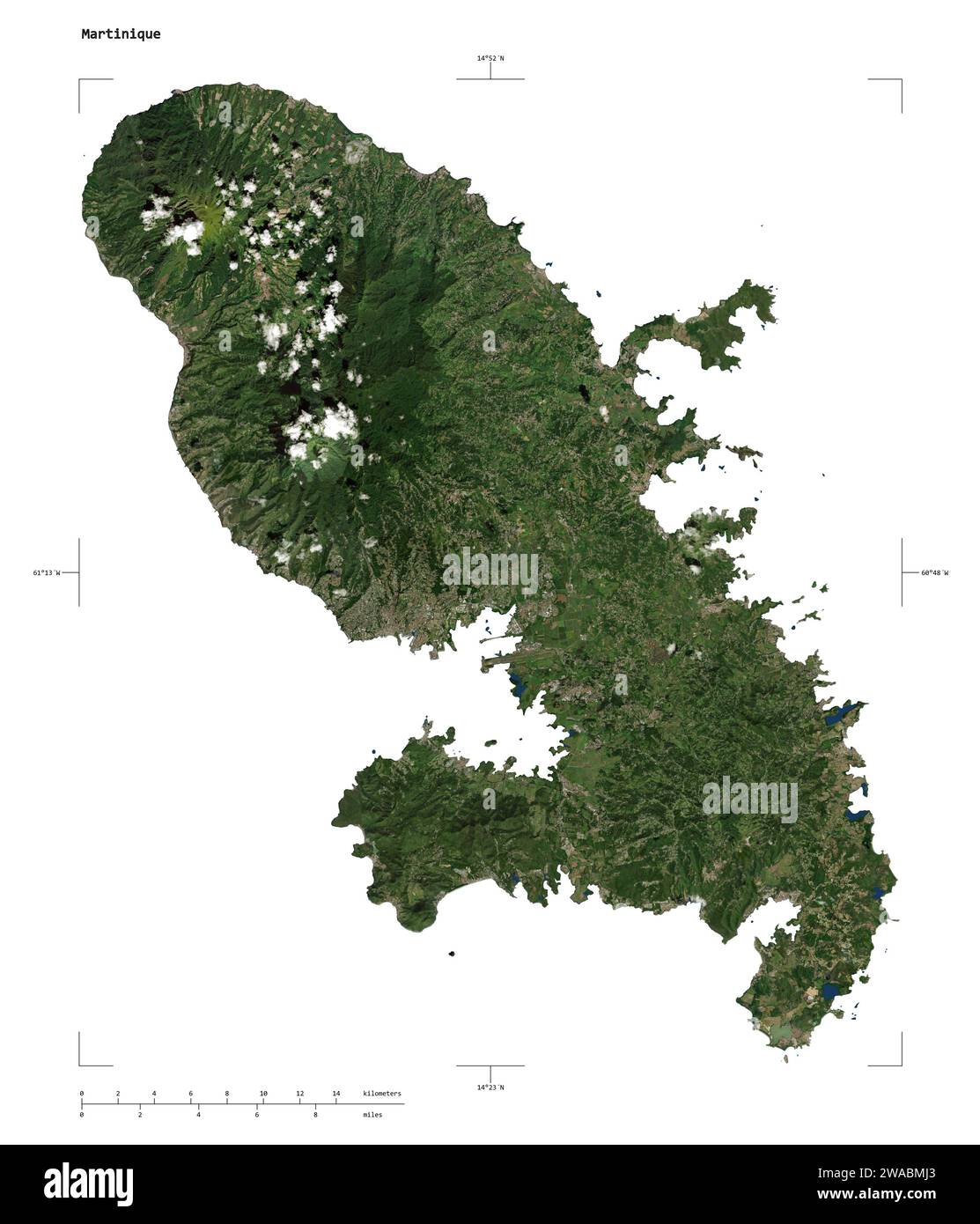 Forme d'une carte satellite à basse résolution de la Martinique, avec échelle de distance et coordonnées de la frontière de la carte, isolée sur blanc Banque D'Images