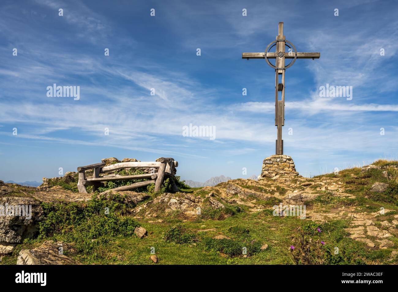 Croix de sommet sur la montagne Kitzbüheler Horn en Autriche Banque D'Images