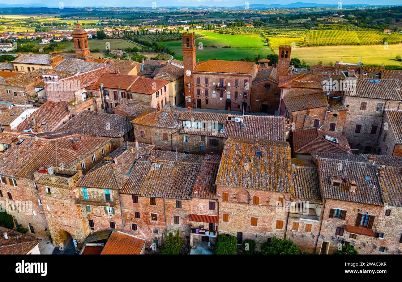 Vue aérienne de Torrita di Siena, une commune de la province de Sienne, Toscane, Italie Banque D'Images