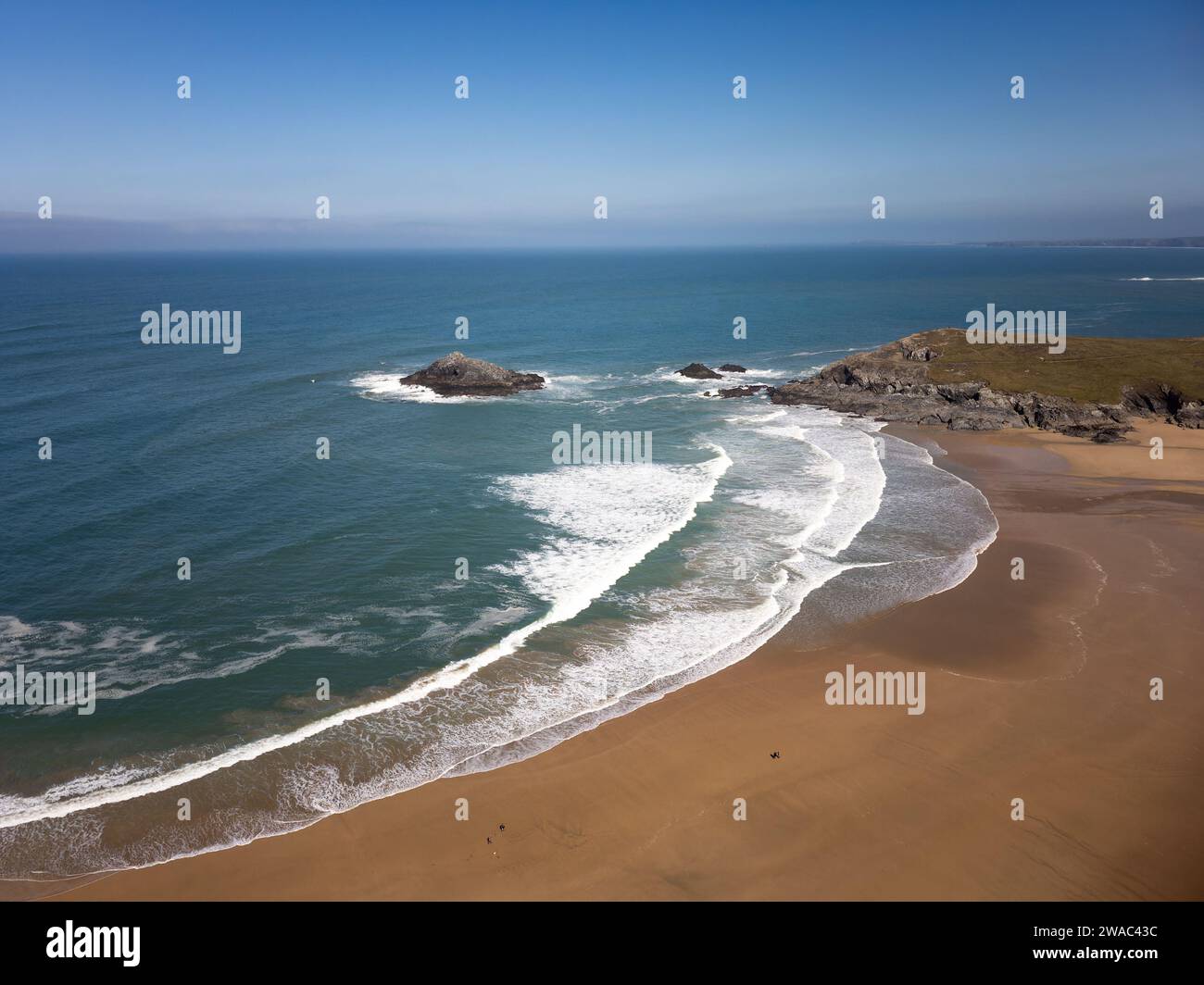 Vue aérienne de Crantock Beach à Cornwall à Low Tide Banque D'Images