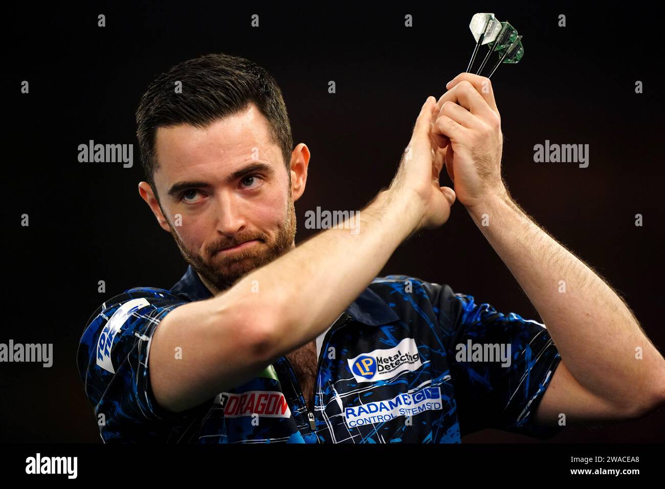 Luke Humphries en action contre Luke Littler lors de la finale du Paddy