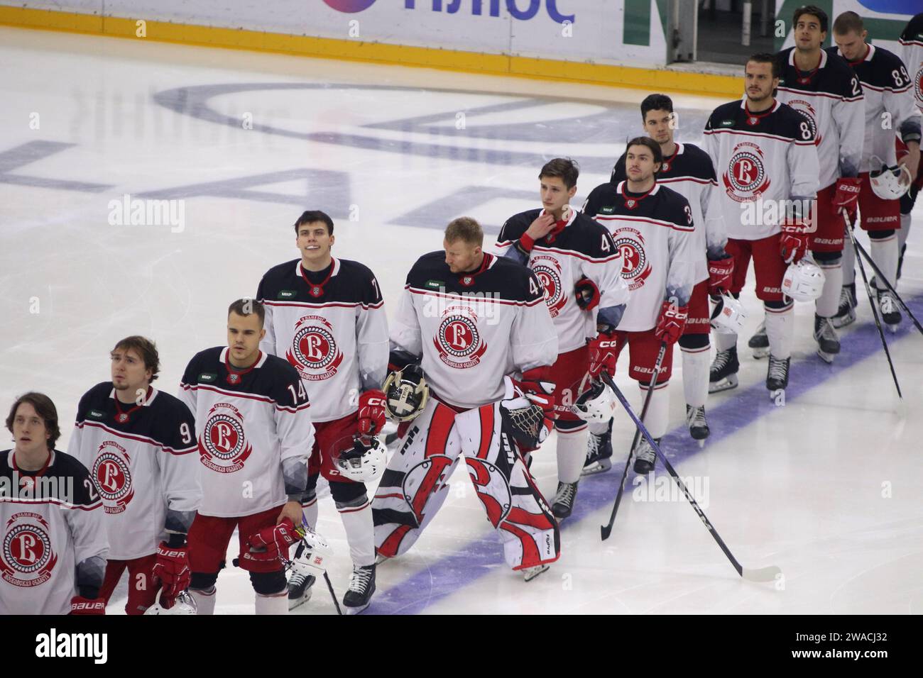 Saint-Pétersbourg, Russie. 03 janvier 2024. Joueurs du club de hockey Vityaz vus en action pendant la Ligue de hockey Kontinental, saison régulière KHL 2023 - 2024 entre SKA Saint-Pétersbourg et Vityaz Moscou région au Palais des sports de glace. Score final ; SKA Saint-Pétersbourg 6:1 Vityaz région de Moscou. Crédit : SOPA Images Limited/Alamy Live News Banque D'Images