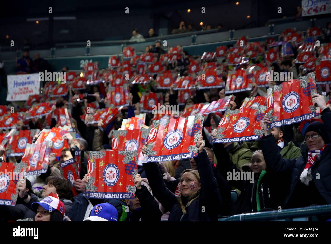 Saint-Pétersbourg, Russie. 03 janvier 2024. Fans vus lors de la Ligue de hockey Kontinental, saison régulière KHL 2023 - 2024 entre SKA Saint-Pétersbourg et Vityaz Moscou région au Palais des sports de glace. Score final ; SKA Saint-Pétersbourg 6:1 Vityaz région de Moscou. Crédit : SOPA Images Limited/Alamy Live News Banque D'Images