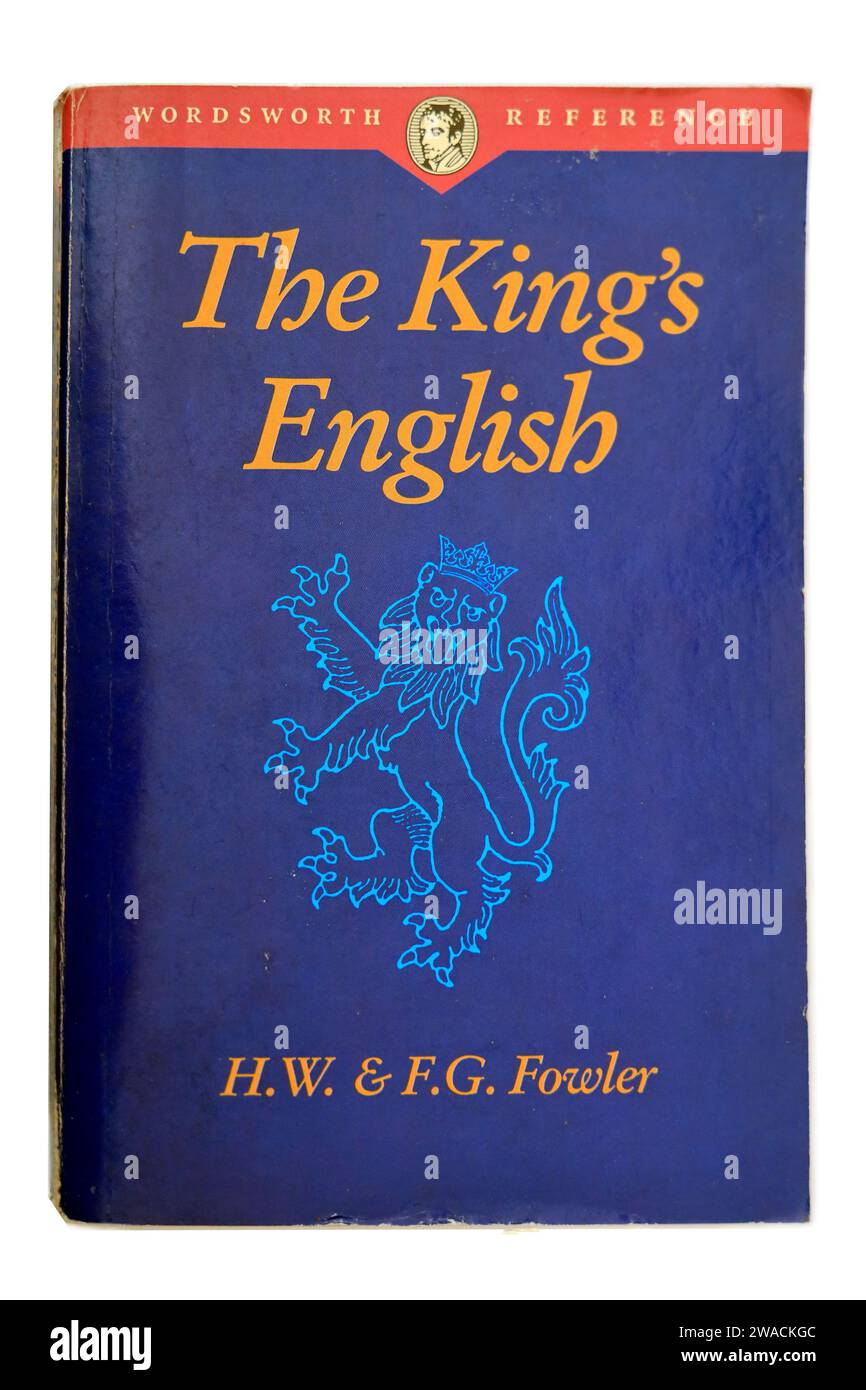 The King's English de H.W. & F.G. Fowler. Livre de poche sur fond blanc. Configuration du studio. Décembre 2023 Banque D'Images