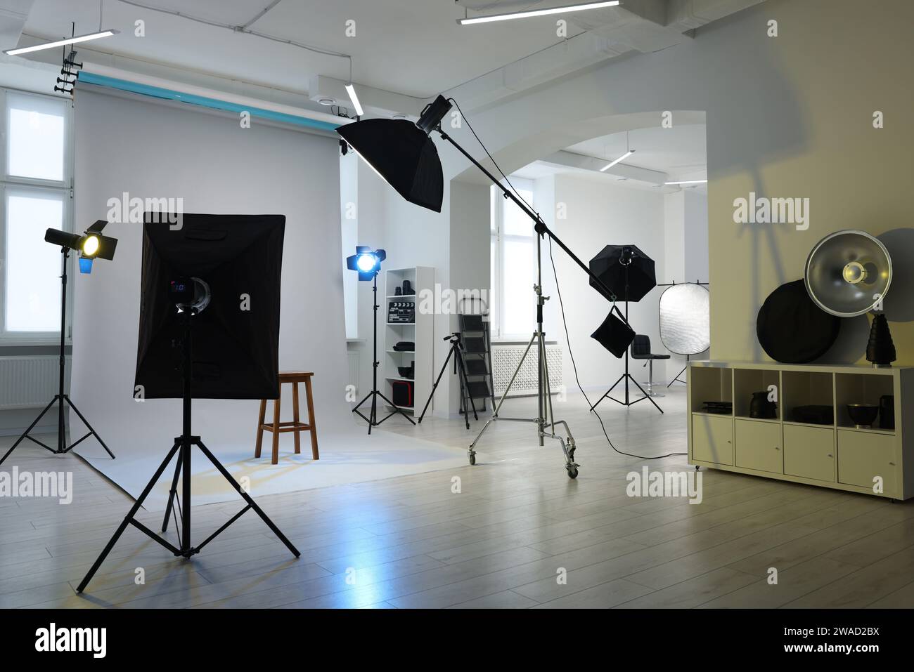 Tabouret et différents équipements pour le moulage en studio Banque D'Images