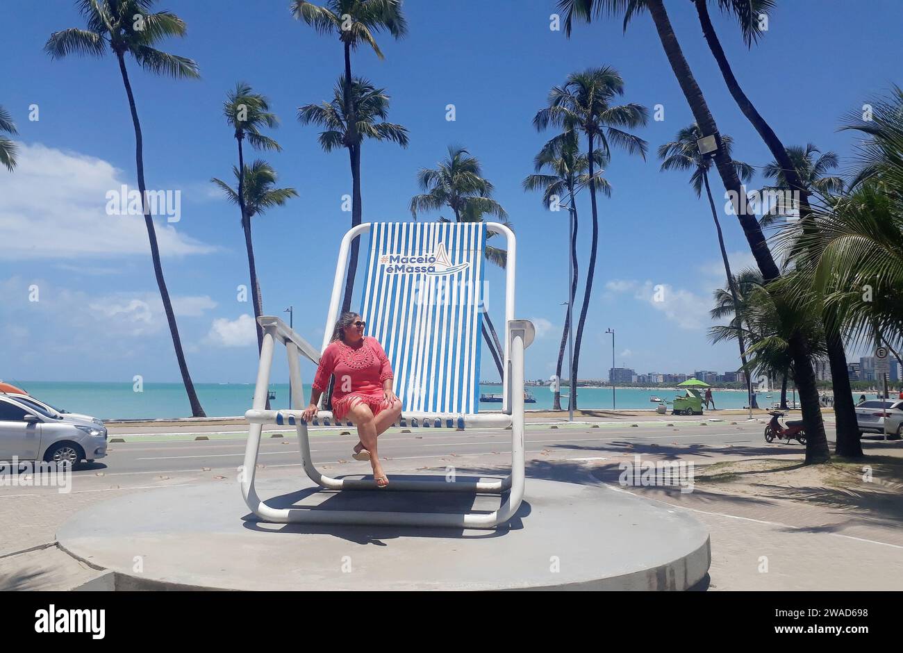 Maceió, Brésil, 5 octobre 2023. Site touristique : chaise géante, dans le quartier de Ponta Verde, dans la ville de Maceió, dans la région nord-est de Braz Banque D'Images
