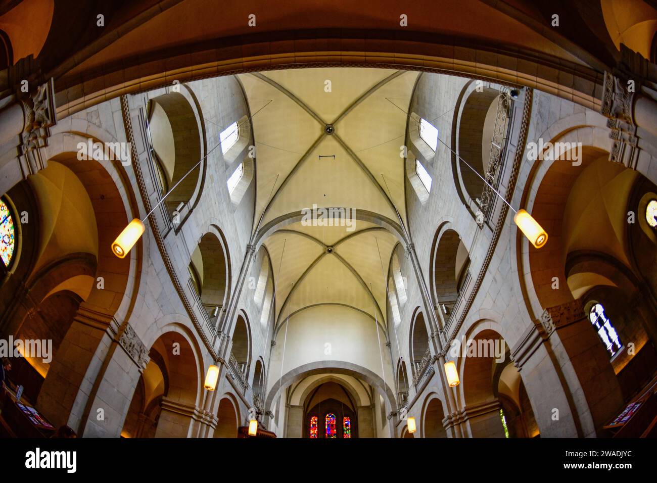 Grossmunster ou Grossmünster intérieur de l'église dans la vieille ville de Zurich, Suisse Banque D'Images