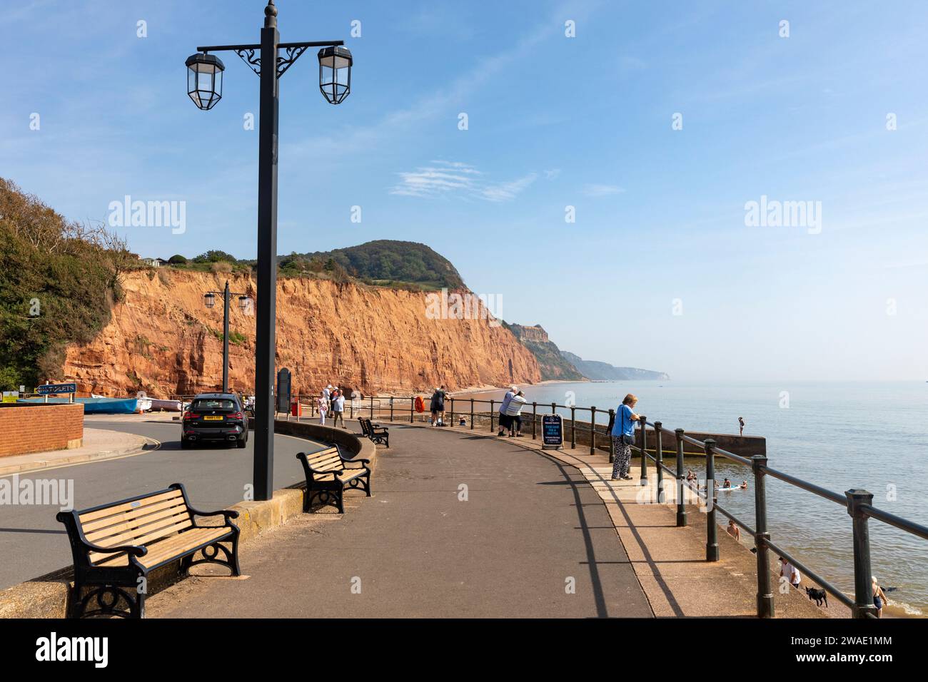 Sidmouth dans le Devon et vue sur la côte jurassique de grès rouge depuis l'esplanade, Angleterre, Royaume-Uni, 2023 Banque D'Images