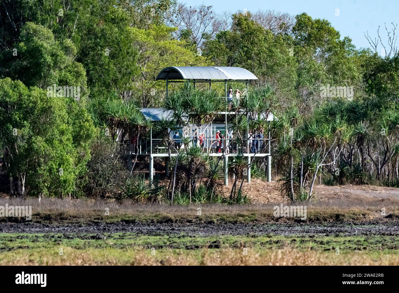 Birdhide avec des ornithologues au barrage de Fogg, une attraction touristique populaire, territoire du Nord, NT, Australie Banque D'Images