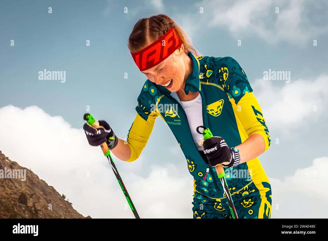 Une skieuse alpiniste aux Championnats du monde d'Andorre 2020 Banque D'Images
