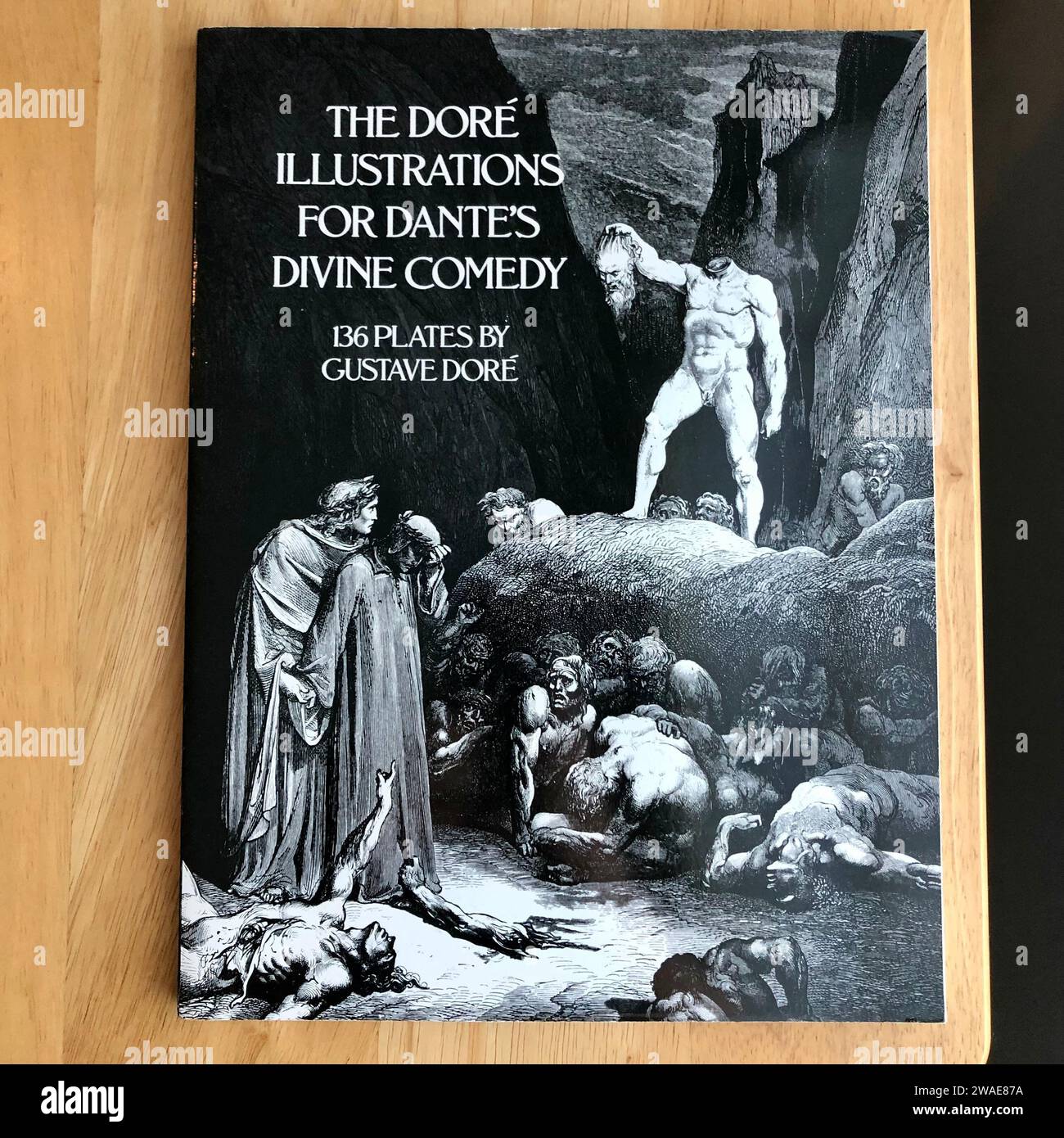Gros plan du livre The Dore illustrations for Dante's Divine Comedy Banque D'Images