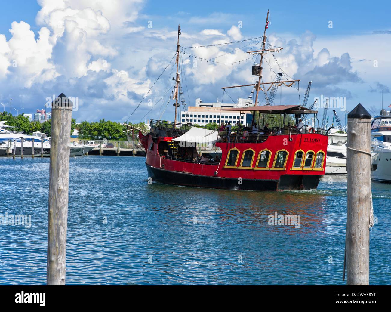 Bateau de fête au Bayside Downtown Miami Banque D'Images