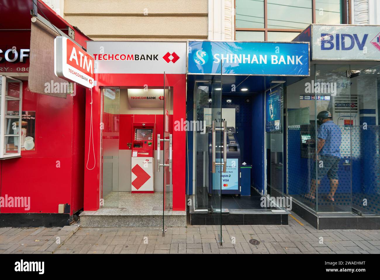 HO CHI MINH VILLE, VIETNAM - 29 MARS 2023 : guichets automatiques bancaires vus à Ho Chi Minh ville Banque D'Images