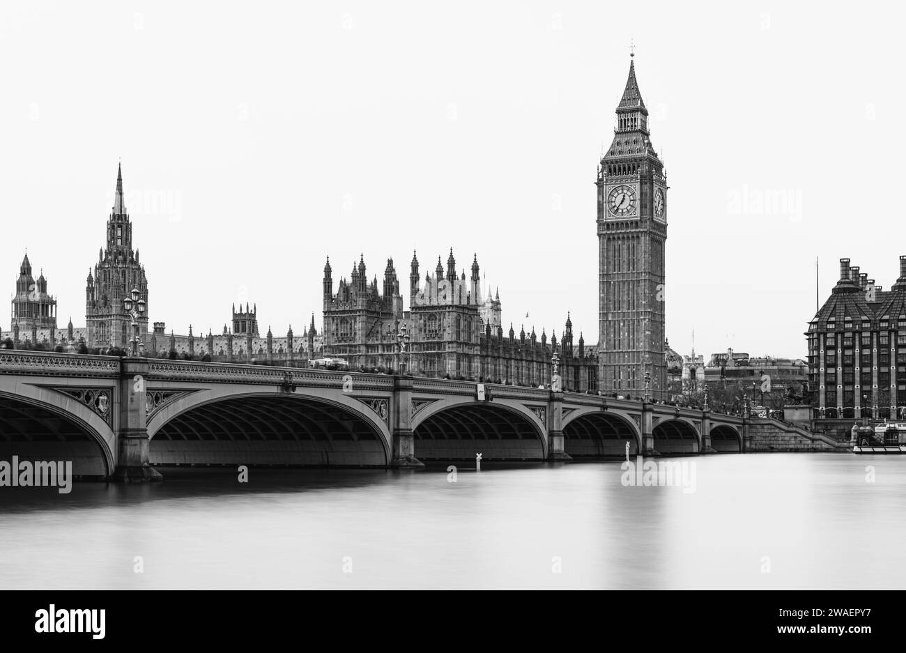 Une superbe photographie en noir et blanc de l'emblématique Big Ben Clock Tower à Londres, en Angleterre Banque D'Images