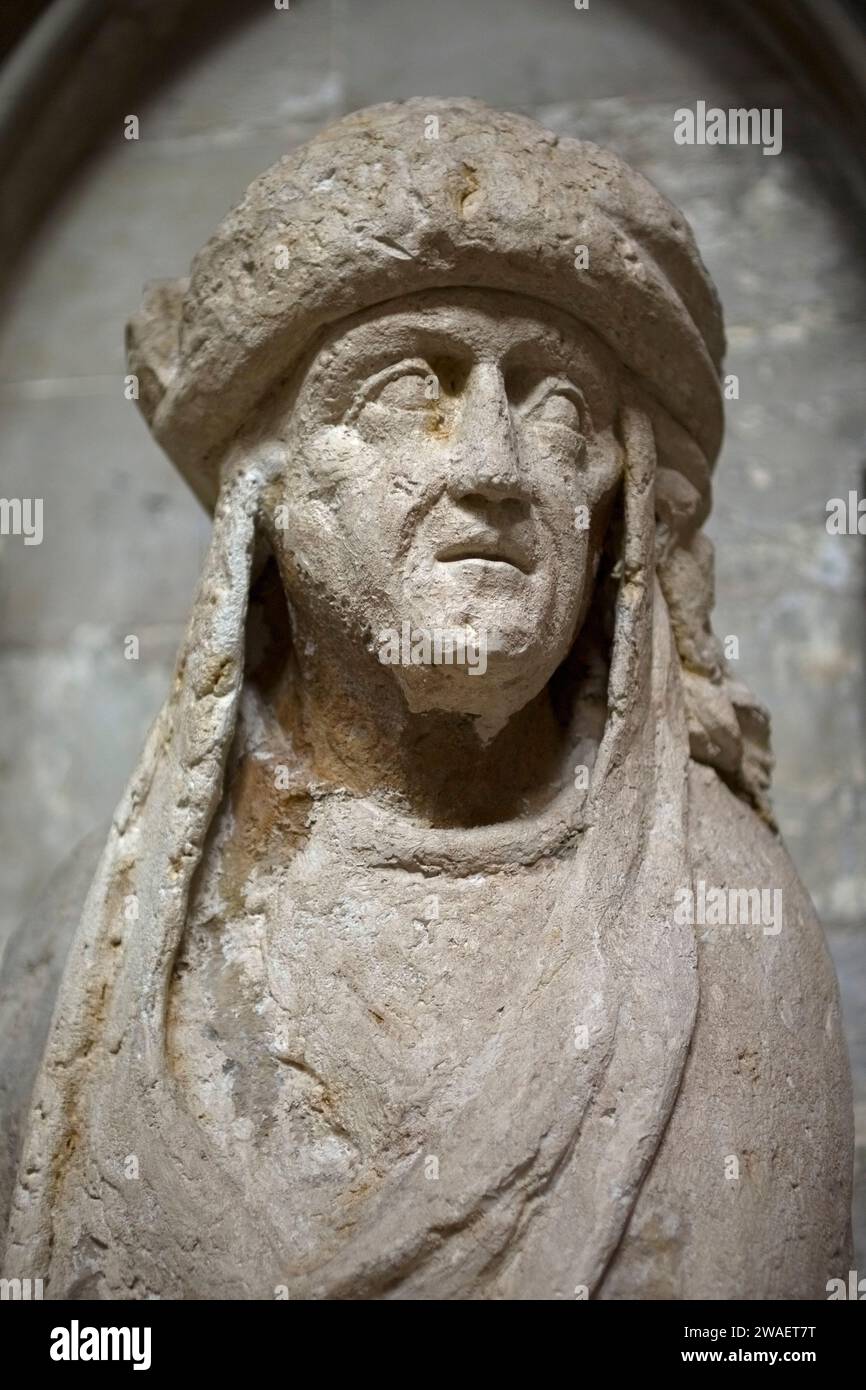 Statue dans le déambulatoire de la cathédrale de Rouen, Normandie, France Banque D'Images