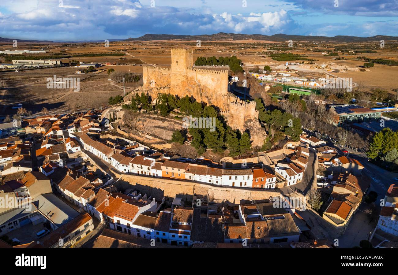 Les châteaux médiévaux les plus impressionnants et les villes d'Espagne, Castille-la Manche provice - Almansa, vue panoramique à grand angle Banque D'Images