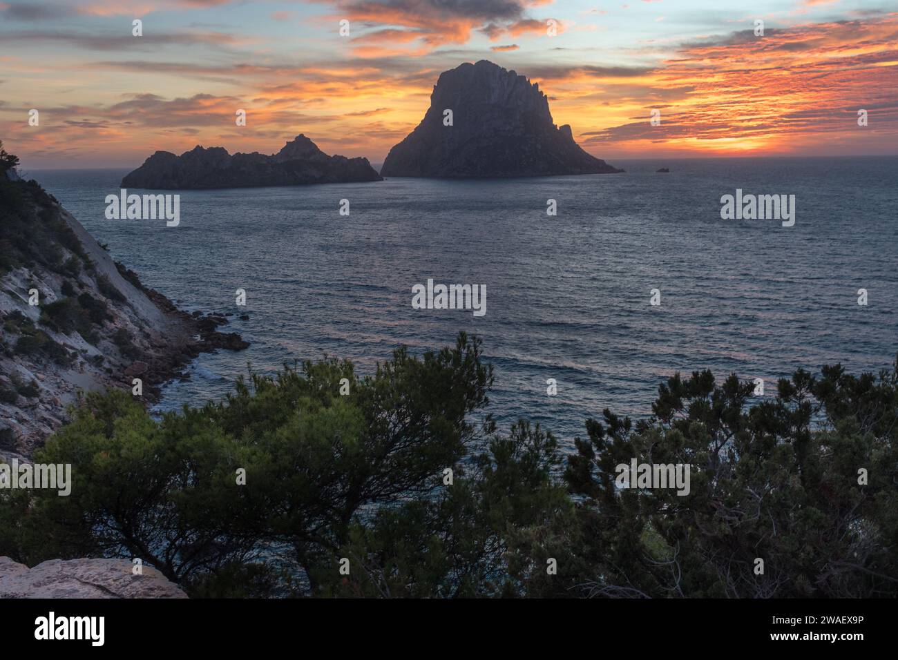 Île es Vedrá en début de matinée et en fin d'après-midi, Ibiza - O. Banque D'Images