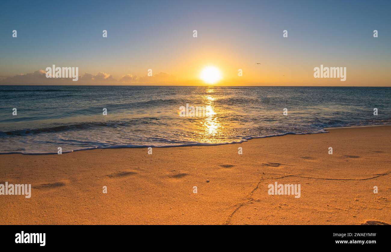 Belle plage au lever du soleil. Miami Beach, Floride. Banque D'Images