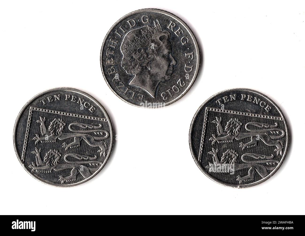 Pièces de dix pence du Royaume-Uni/Grande-Bretagne isolées sur fond blanc. Banque D'Images