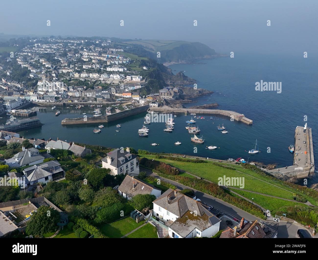 Mevagissey village de pêcheurs Cornwall drone , aérien , vue depuis les airs Banque D'Images