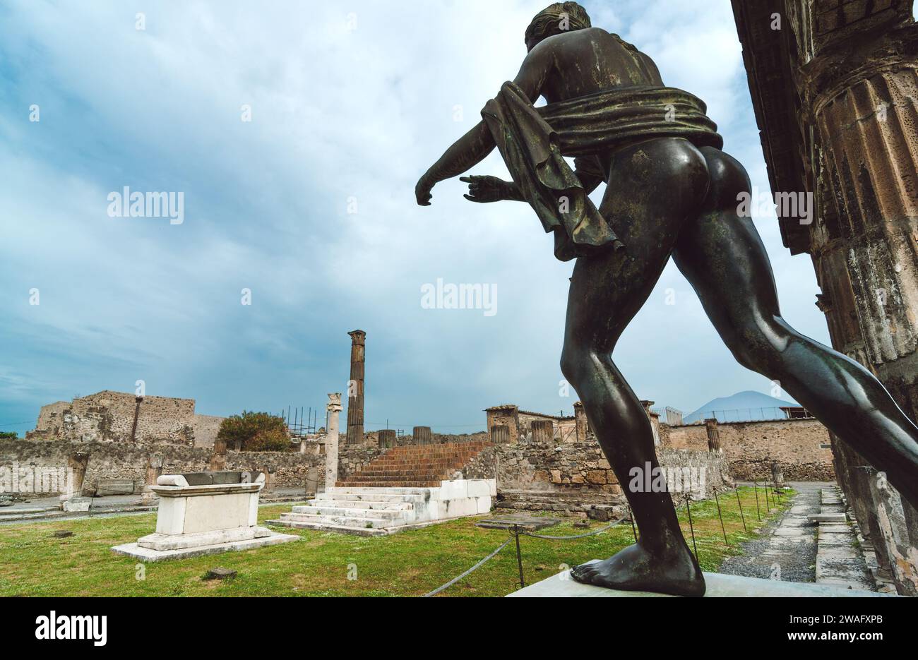 Les anciennes ruines du temple Apollon à Pompéi Banque D'Images