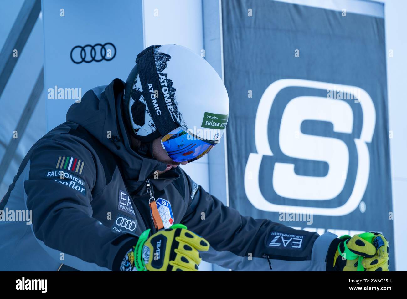 Val Gardena, Italie 16 décembre 2023, SCHIEDER Florian (ITA) dans la zone de départ lors de la coupe du monde Audi Downhill Race 2023 - 2024 hommes sur le Saslong Banque D'Images