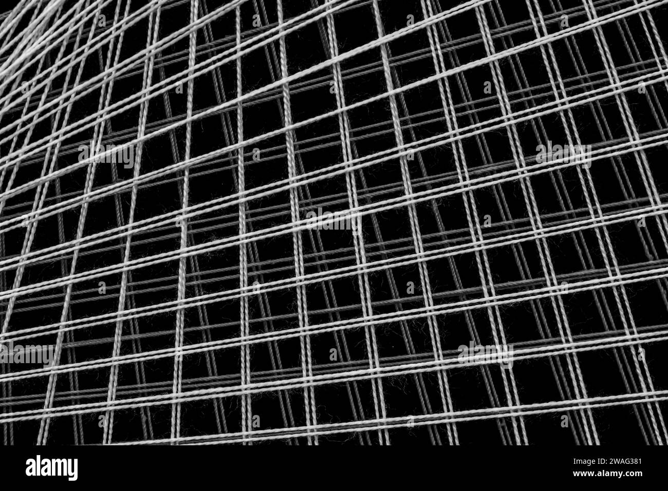 motif abstrait monochromatique d'art de corde sur fond noir Banque D'Images