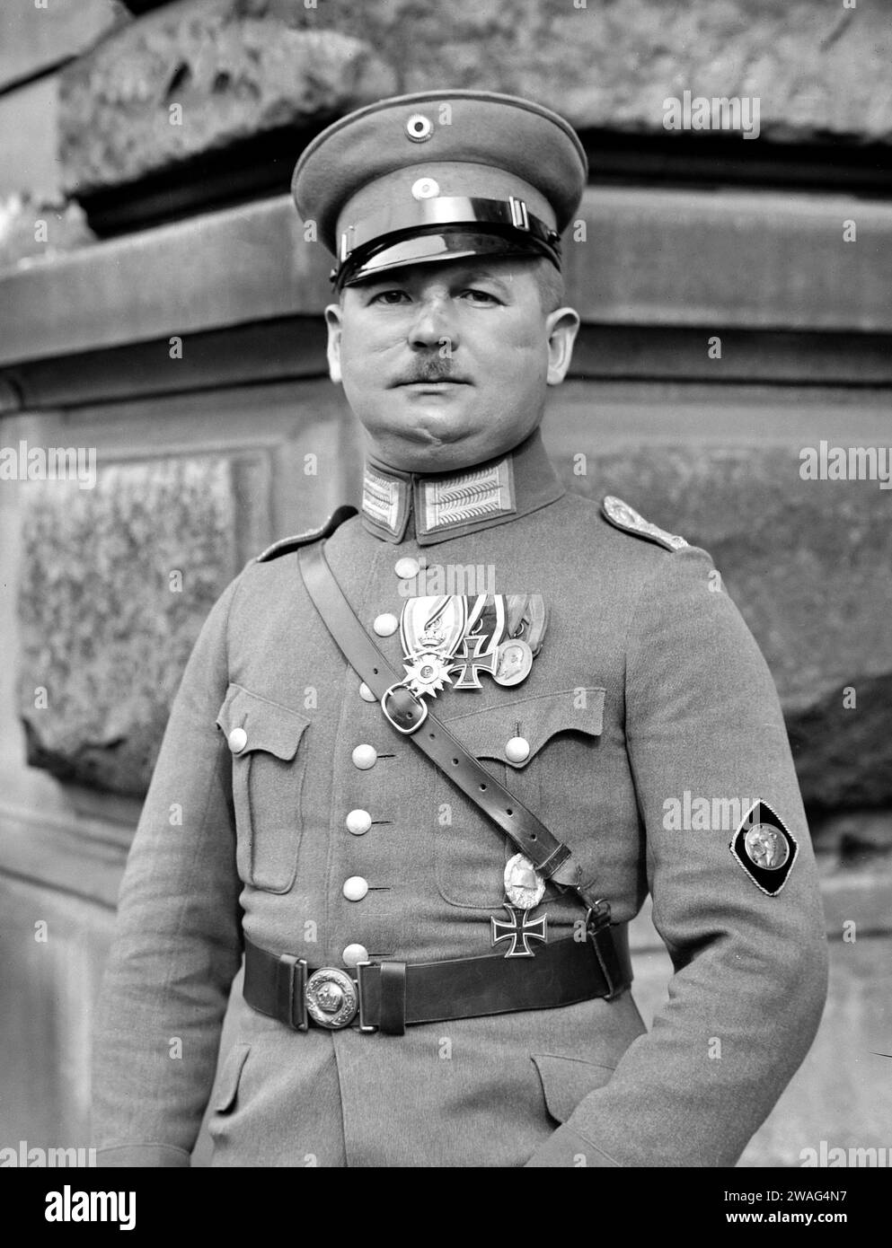 Ernst Rohm. Portrait de l'officier nazi allemand Ernst Julius Günther Röhm (1887-1934) en tant que Hauptmann (capitaine) en 1924. Il était un ami proche et un allié précoce d'Adolf Hitler et était le co-fondateur et chef de la Sturmabteilung (sa), l'aile paramilitaire originale du parti nazi, qui a joué un rôle important dans l'accession au pouvoir d'Adolf Hitler. Il a servi comme chef de la sa de 1931 jusqu'à son meurtre en 1934 pendant la nuit des longs couteaux. Banque D'Images