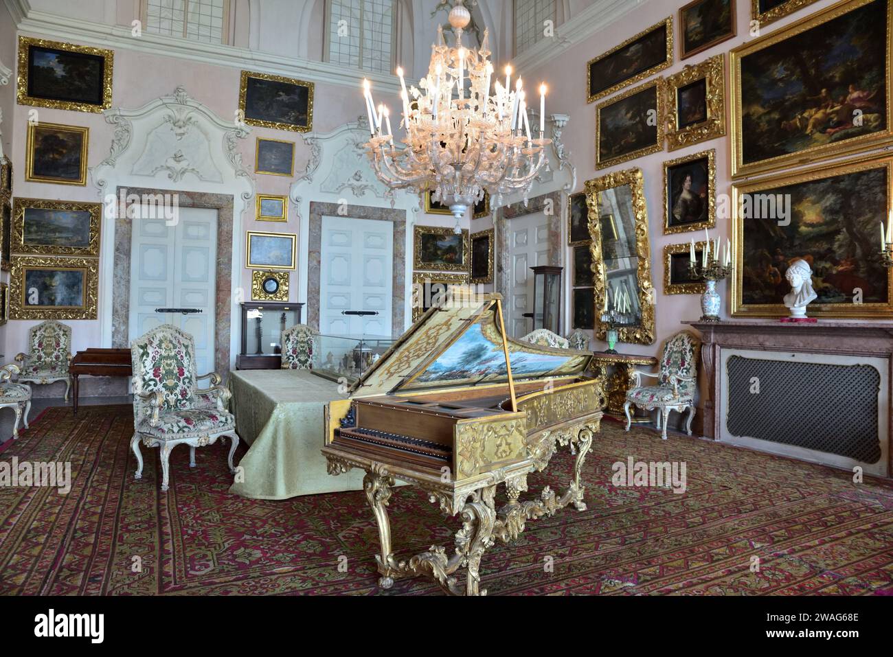 La salle de musique dans le Palazzo Borromeo sur Isola Bella, une des îles Borromées sur le lac majeur, Italie. Banque D'Images