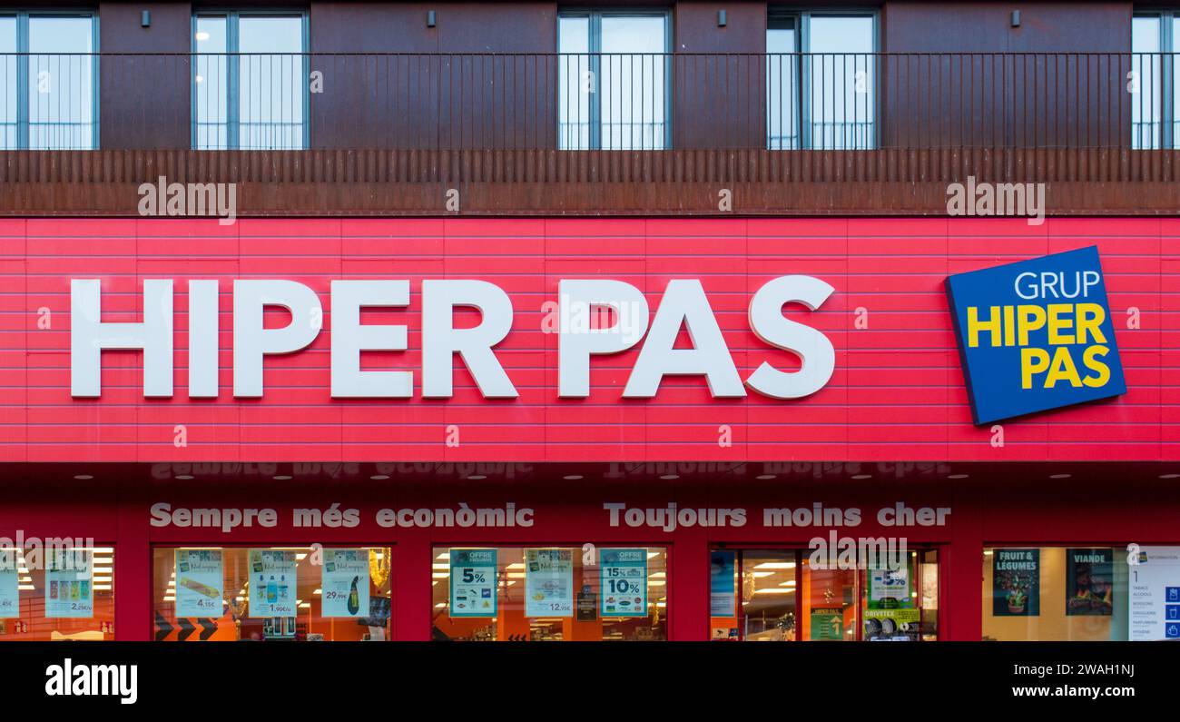 El pas de la Casa, Andorre - 12 27 2023 : hypermarché Banque D'Images