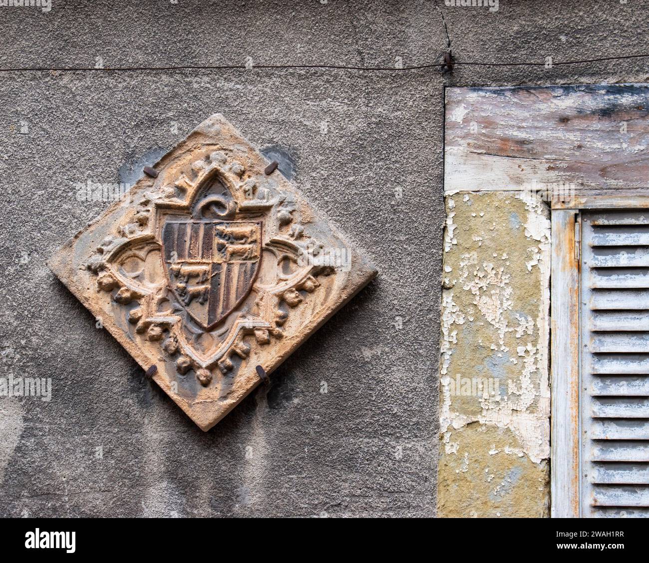 Foix, France - 12 29 2023 : les armoiries de la ville de Foix en Occitanie sur un mur Banque D'Images