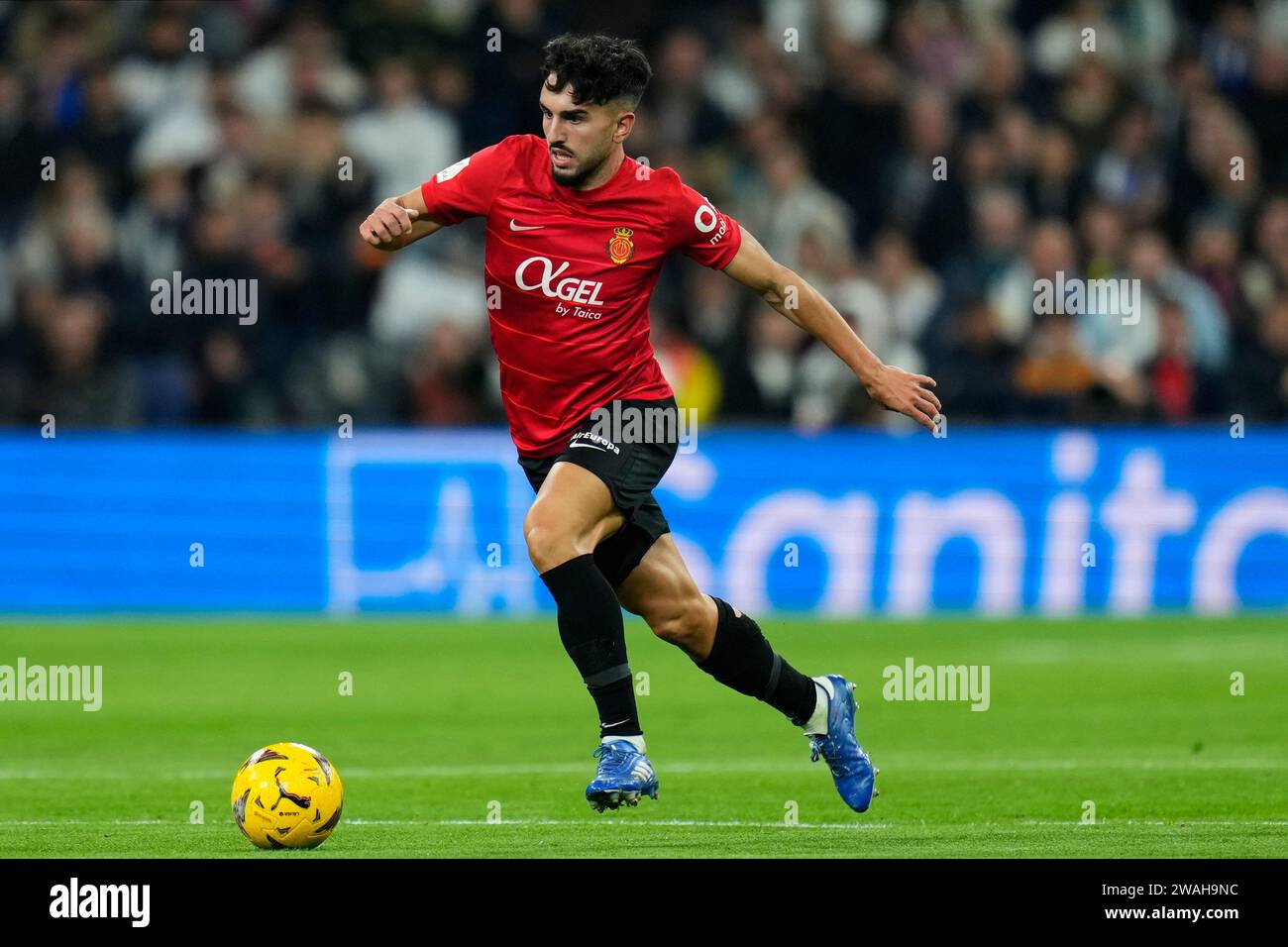 Madrid, Espagne. 03 janvier 2024. Manu Morlanes du RCD Mallorca lors du match de Liga entre le Real Madrid et le RCD Mallorca a joué au stade Santiago Bernabeu le 3 janvier 2024 à Madrid, Espagne. (Photo de Cesar Cebolla/PRESSINPHOTO) crédit : PRESSINPHOTO SPORTS AGENCY/Alamy Live News Banque D'Images