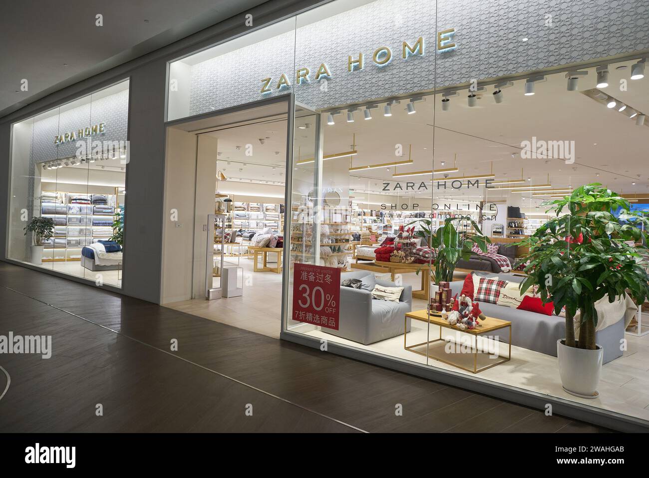 Zara storefront Banque de photographies et d'images à haute résolution -  Alamy