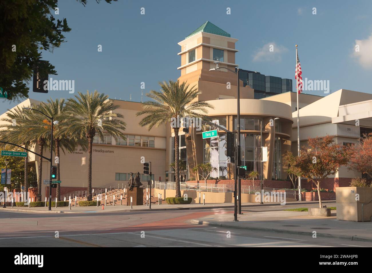 Burbank, Californie, États-Unis – 24 décembre 2023. Le bâtiment de la police de Burbank et du quartier général des pompiers. Comté de Los Angeles, Californie Banque D'Images