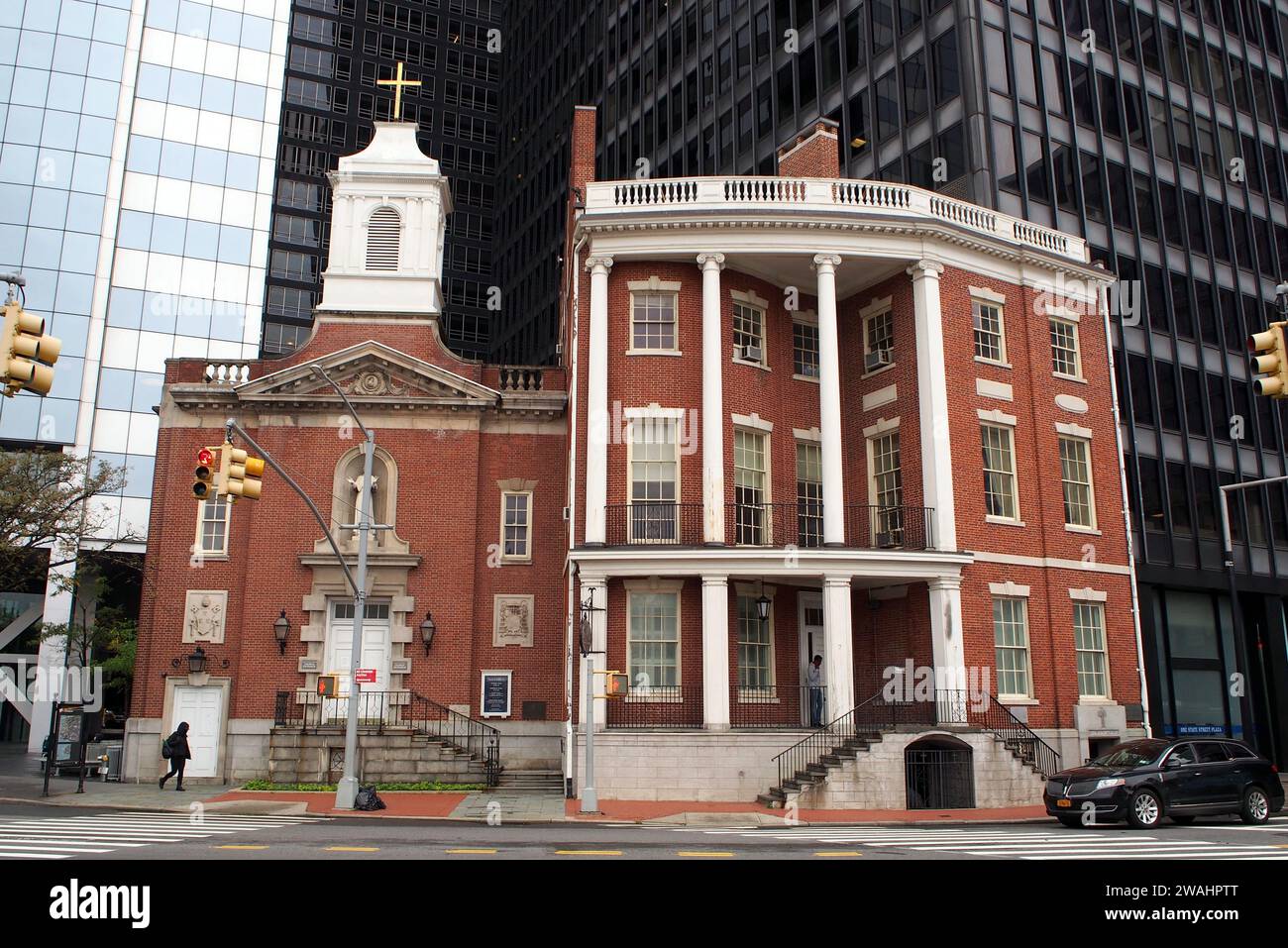 Église notre-Dame du Saint Rosaire (à gauche) à côté de la James Watson House, dans le Lower Manhattan, New York, NY, États-Unis Banque D'Images