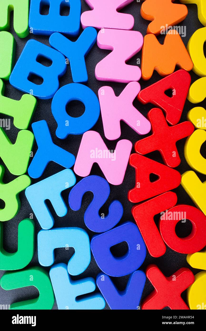 Lettres de l'alphabet coloré en bois Banque D'Images