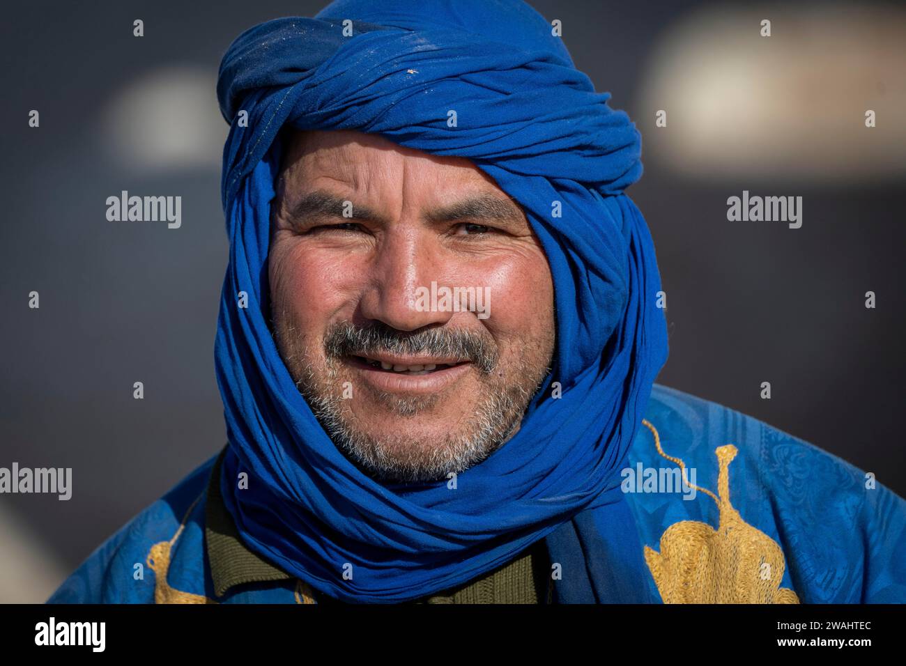 Portrait, berbère avec turban, vêtements traditionnels, Maroc, Afrique Banque D'Images
