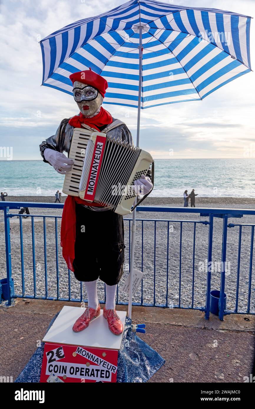 Une statue humaine sur la Promenade des Anglais Nice France Banque D'Images