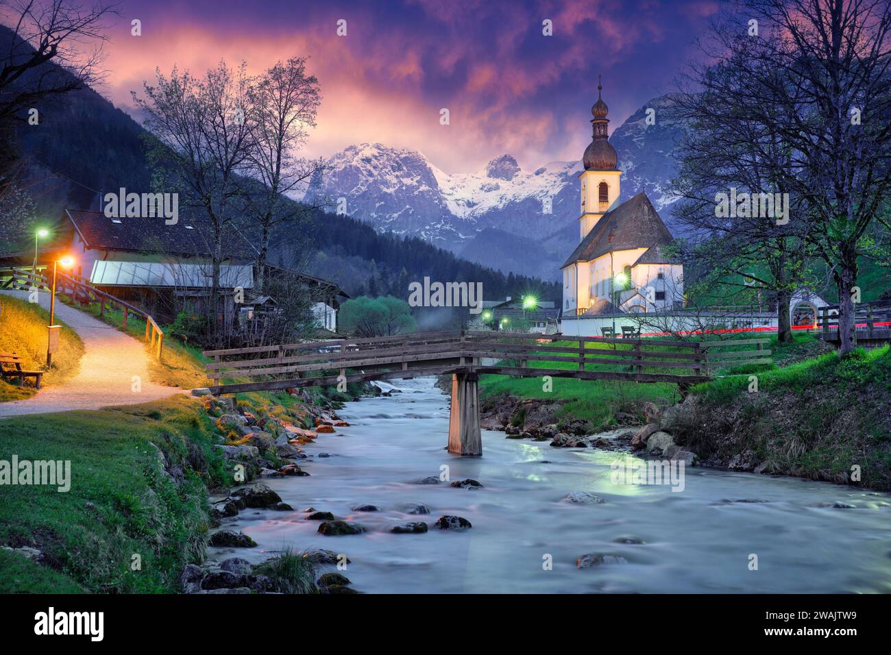Photo du Ramsau vue panoramique avec église. Banque D'Images